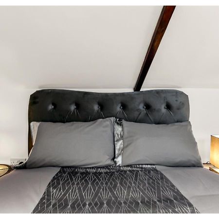 Sleek And Modern Studio With Minimalist Vibe Apartment Челмсфорд Екстериор снимка