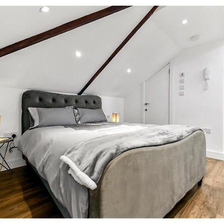 Sleek And Modern Studio With Minimalist Vibe Apartment Челмсфорд Екстериор снимка
