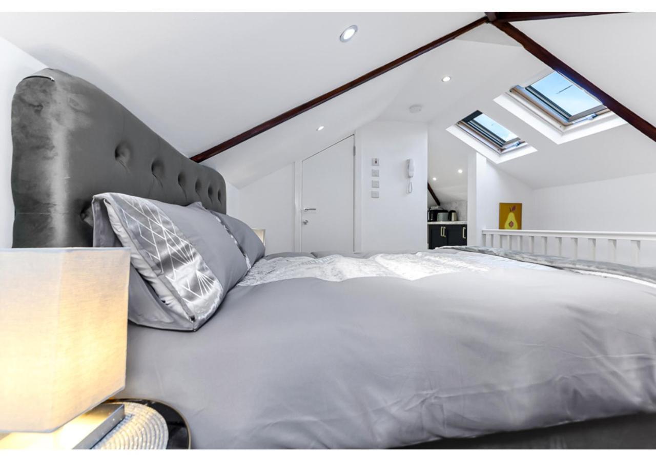 Sleek And Modern Studio With Minimalist Vibe Apartment Челмсфорд Екстериор снимка