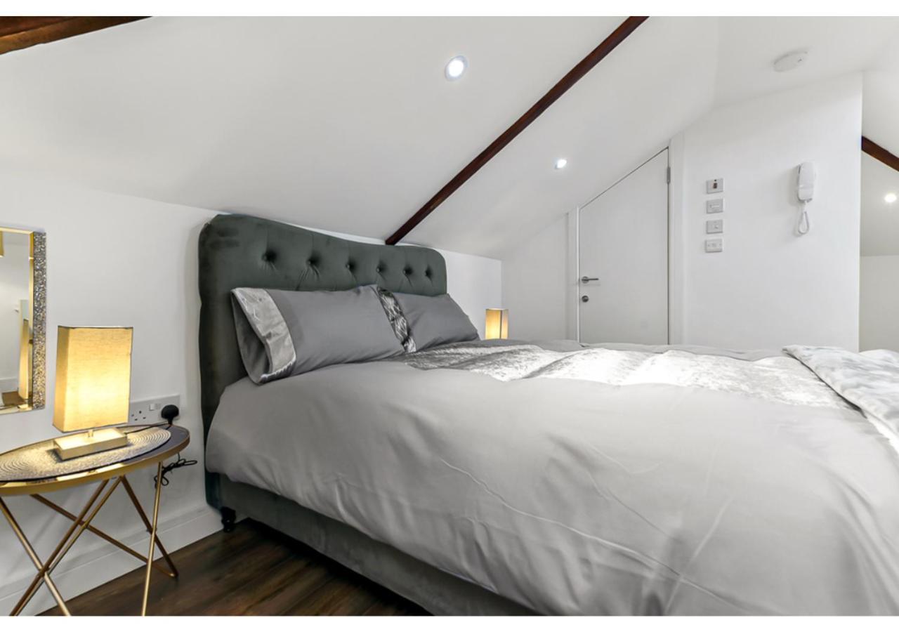 Sleek And Modern Studio With Minimalist Vibe Apartment Челмсфорд Екстериор снимка
